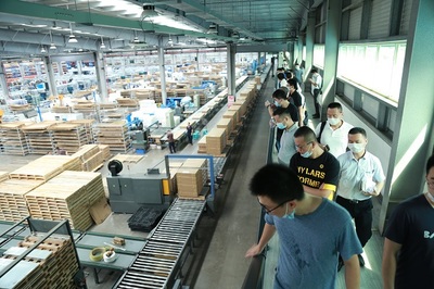 智能制造近距離 8月28日，30余位企業管理人走進九牧探尋轉型新路徑